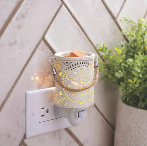 Pluggable premium fragrance warmer -lone star