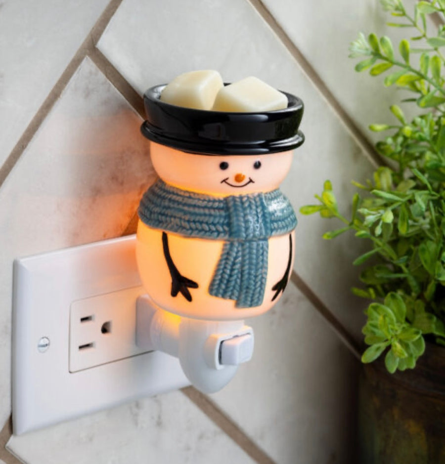 Pluggable classic fragrance warmer -snowy